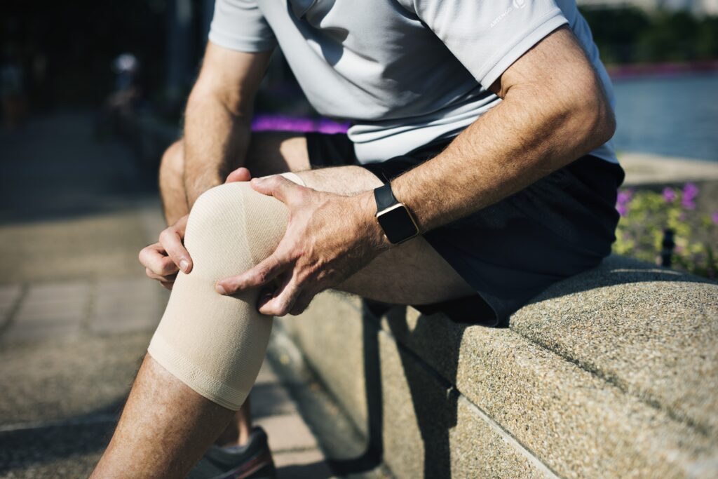 elderly man having a knee injury